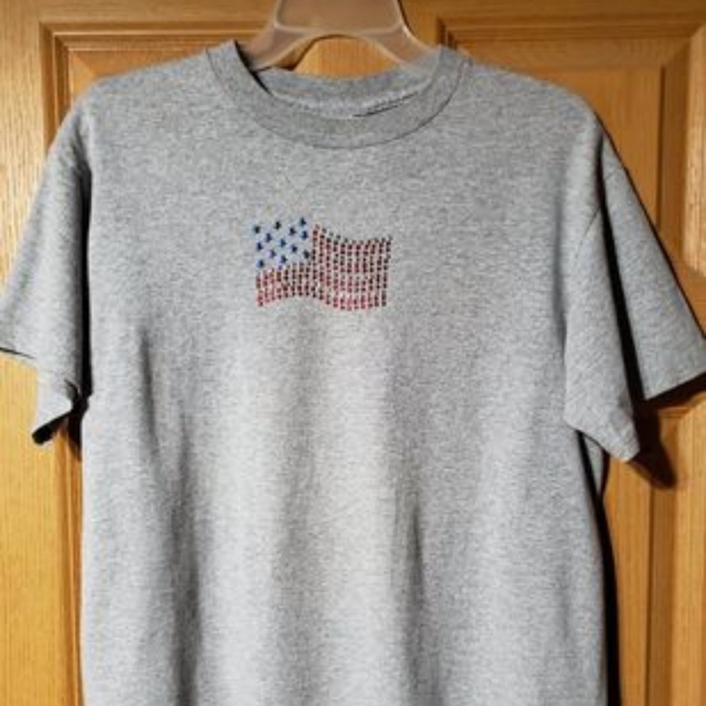 FASHION BUG WOMEN'S STUDDED FLAG T-SHIRT SIZE LARGE
